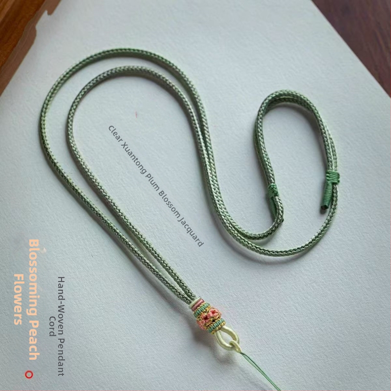 Auduma aukla piekariņš, U formas kulons, etniskais un literāri retro stils, 2025. gada vasaras izlaidums