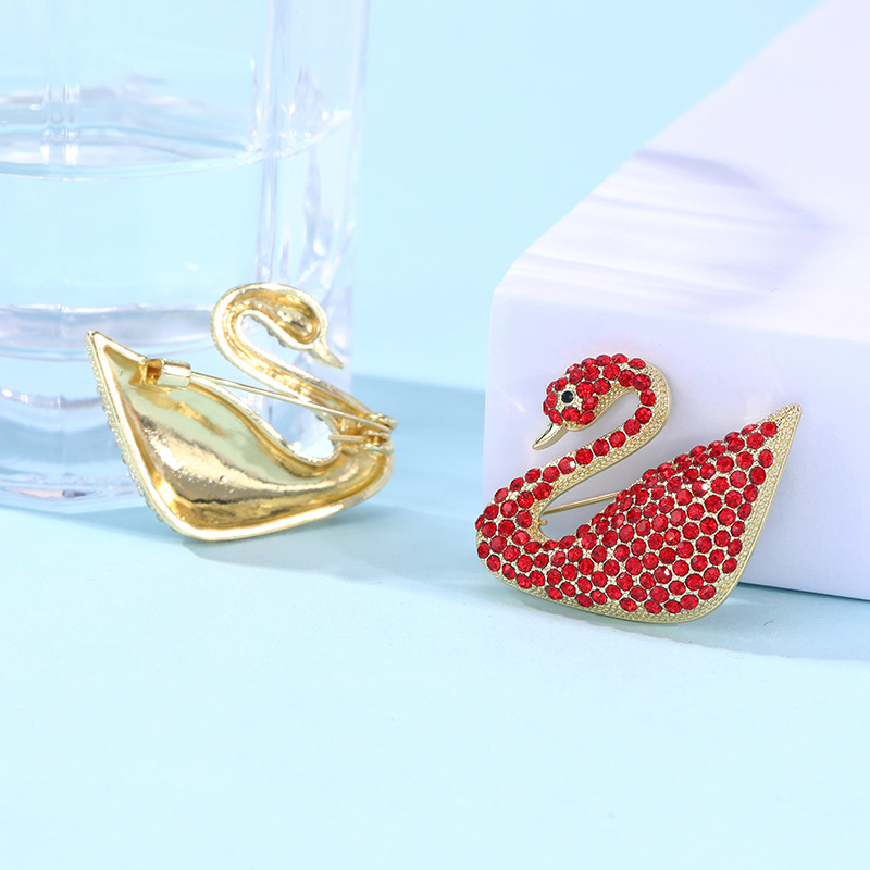 Vintage labud broš, cinkova legura, elektroplatiranje, proljeće 2025