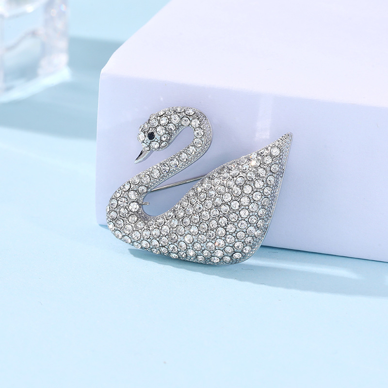 Vintage labud broš, cinkova legura, elektroplatiranje, proljeće 2025