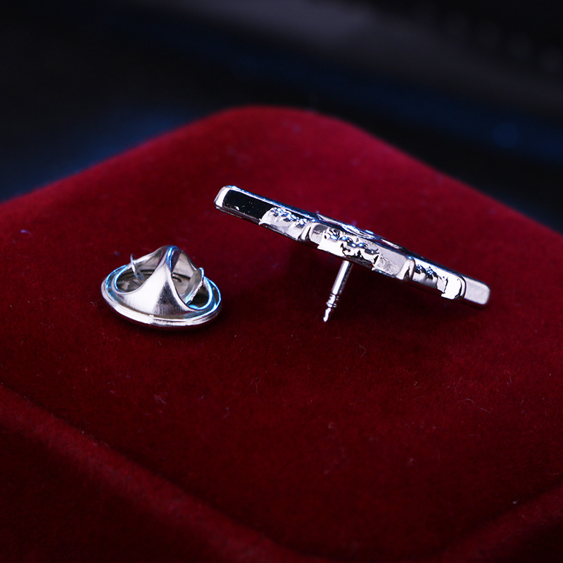 Kitűző csillag motívummal, retro stílus, ötvözet, elektroplattált felület