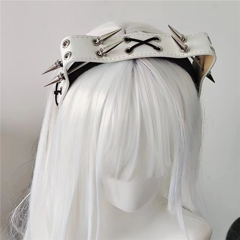 Аксесоар за глава: Сребърна диадема с пирони, форма на възел