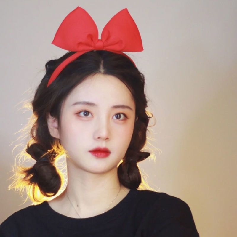 Аксесоар за глава: Сребърна диадема с пирони, форма на възел