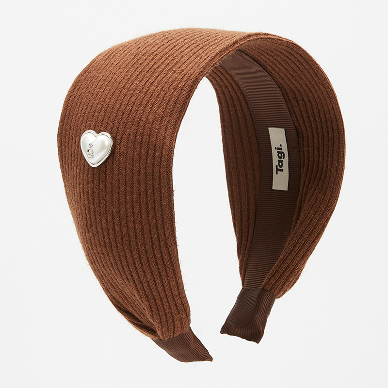 Peapael kootud materjalist, retro stiil, käsitöö, naistele