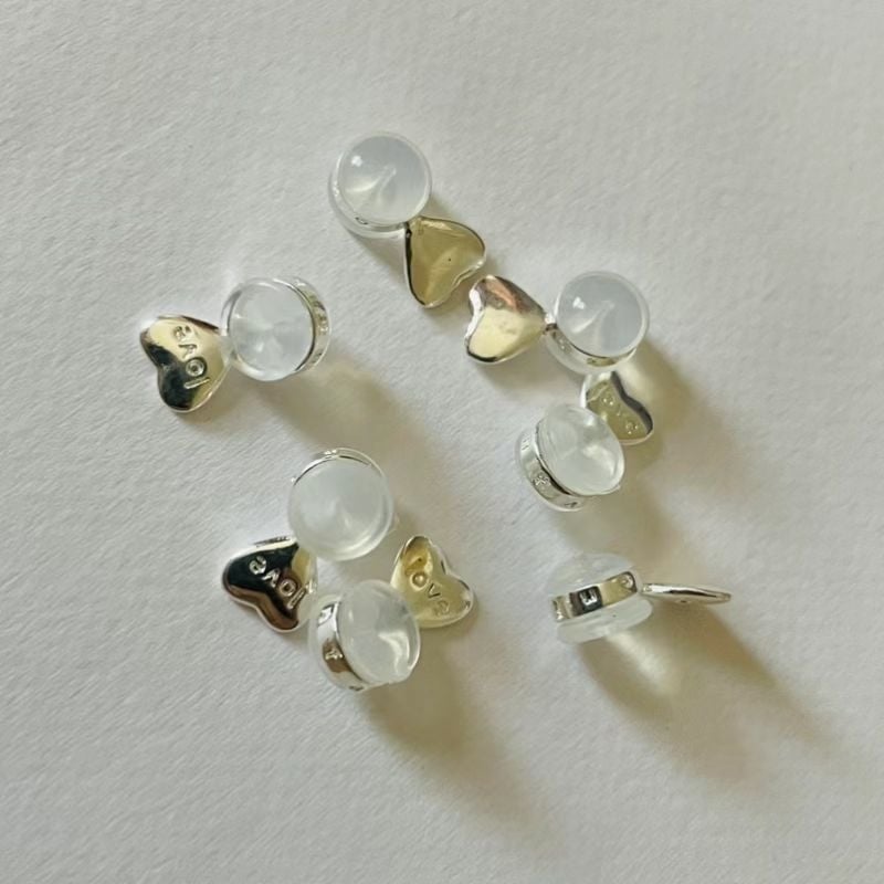 Szív alakú és hengeres fülkiegészítő rézből és szilikonból, elektrolitikus bevonattal