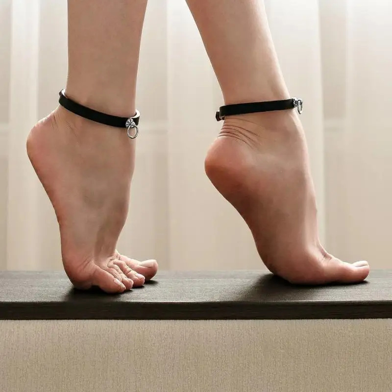 Gležanj narukvica s resicama i O-prstenom, originalni dizajn, Cortical materijal, unisex