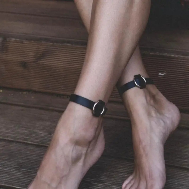 Gležanj narukvica s resicama i O-prstenom, originalni dizajn, Cortical materijal, unisex