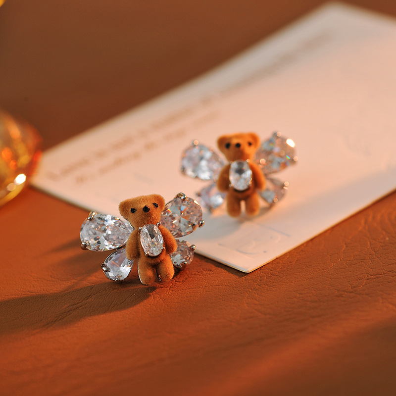 Karupoja kujuline kaelakee pärlketiga vasest sulamiga, kerge luksus stiil