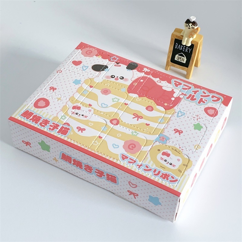 Ajándék doboz, rajzfilmszerű stílus, fehér karton, logó nélkül, testreszabás nélkül