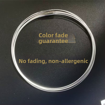 Kaelakee, geomeetriline, mitmekihiline roostevabast terasest madu-kett ja titaniumpuust ripats