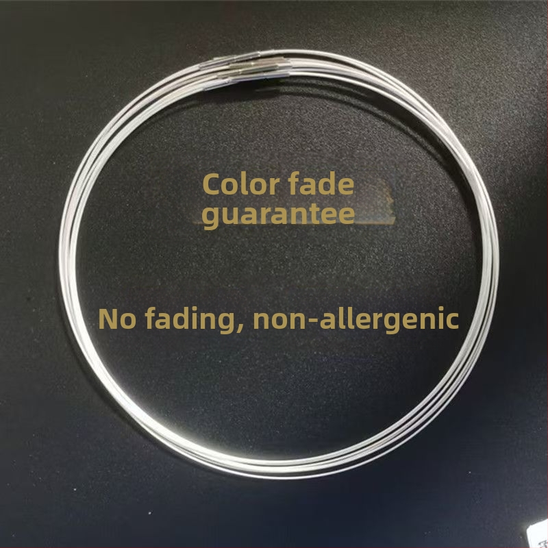 Kaelakee, geomeetriline, mitmekihiline roostevabast terasest madu-kett ja titaniumpuust ripats