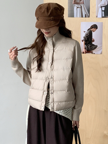 Дамско яке с полиестрово памучно напълване; плат: полиестерни и акрилни влакна; дълги ръкави; еднокопчено; плътно