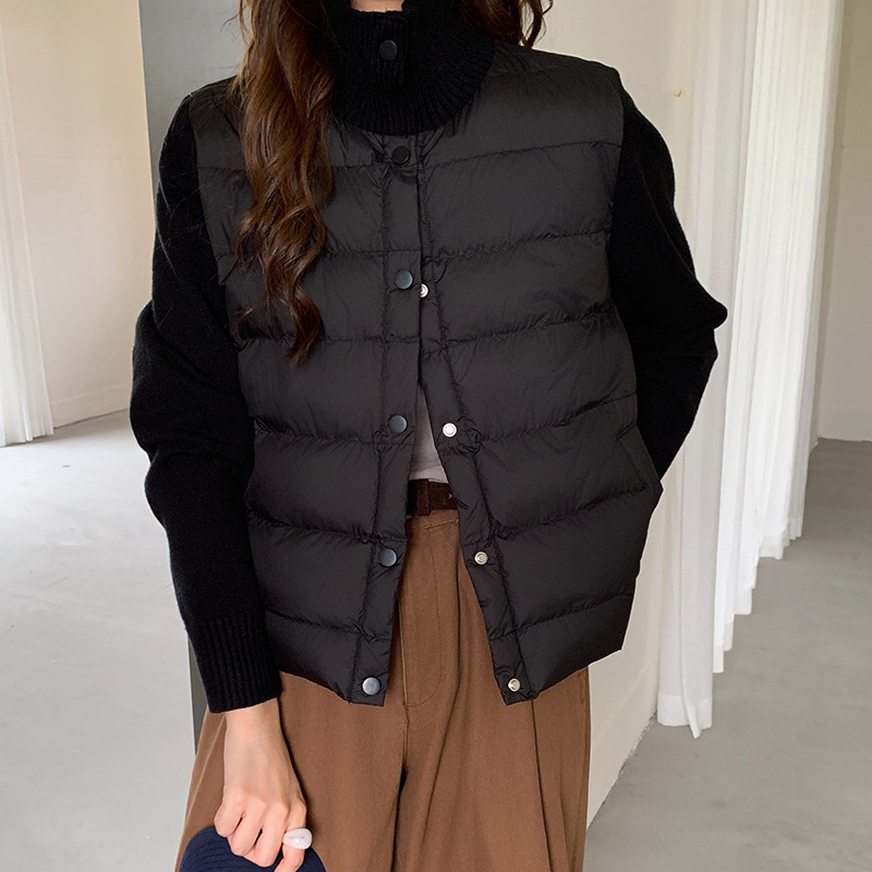 Дамско яке с полиестрово памучно напълване; плат: полиестерни и акрилни влакна; дълги ръкави; еднокопчено; плътно