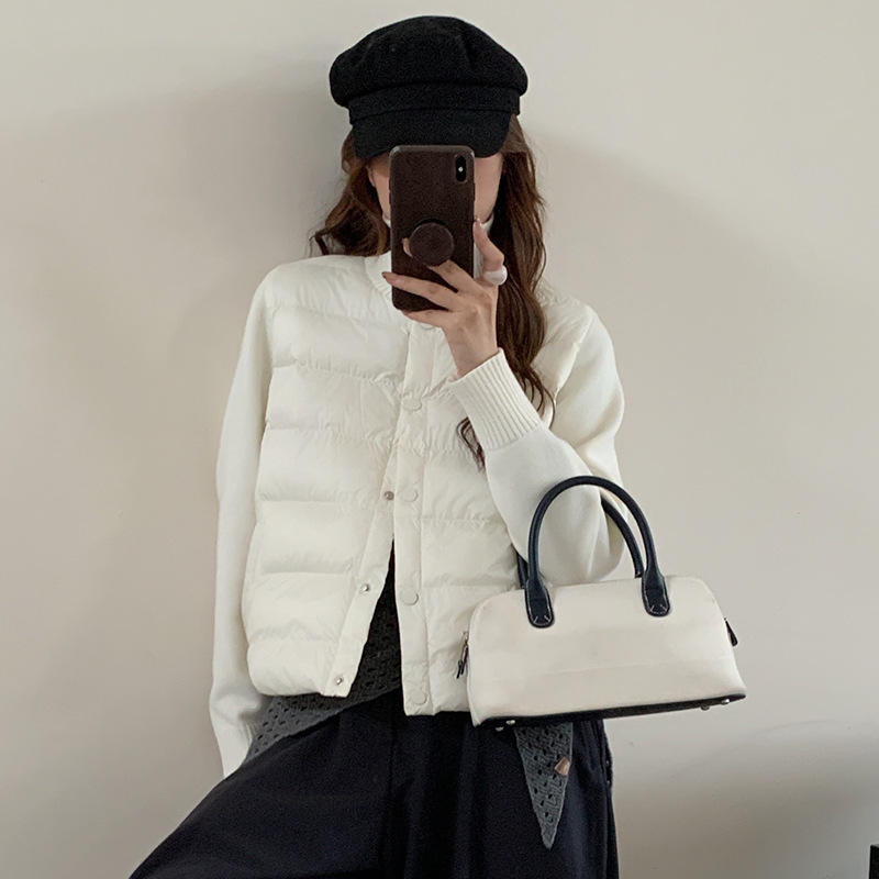 Дамско яке с полиестрово памучно напълване; плат: полиестерни и акрилни влакна; дълги ръкави; еднокопчено; плътно