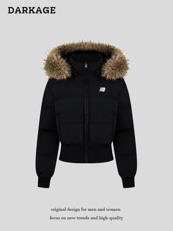 Pamut kabát prémes gallérral és kapucnival, derékban szűkített szabás, középhosszú, vastag poliészter anyag, cipzáros záródás