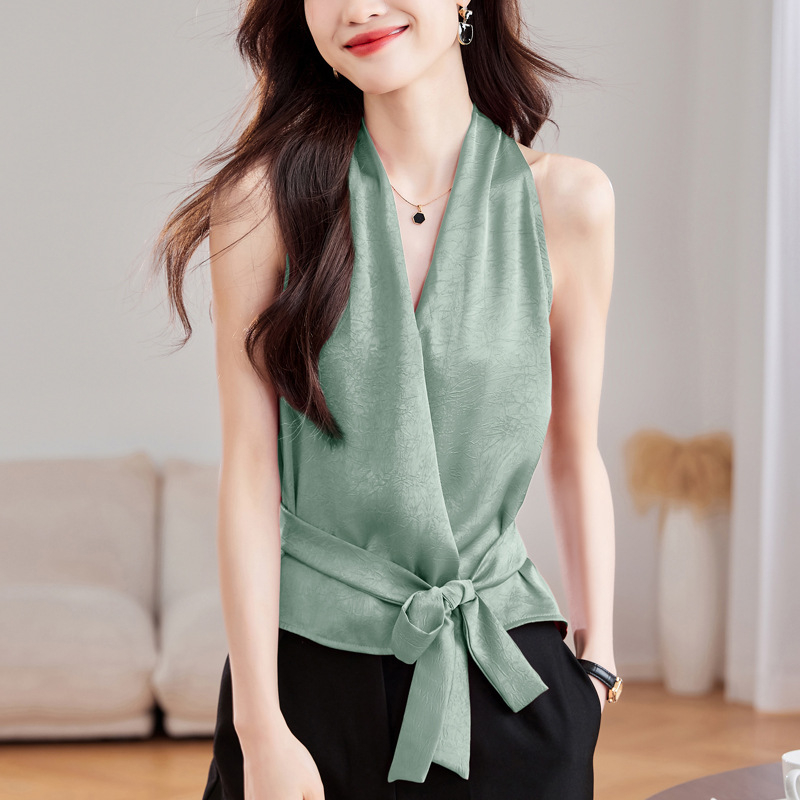 Дамски халтер топ от коприна без ръкави, тесен силует, дължина 50–65 см, еластан под 30% в състава, пролет-лято 2025