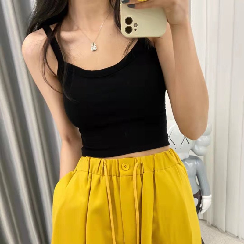 Ženski crop top bez rukava od pamuka, uski kroj, okrugli izrez, može se nositi kao unutarnji ili vanjski sloj, pokriva dekolte.