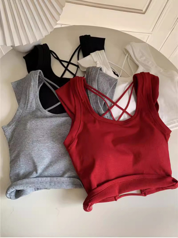 Ženski camisole s prekriženim leđima i otvorenim leđima, pamuk 95%+, uski kroj, vrlo kratka duljina do 40 cm, Ljeto 2024