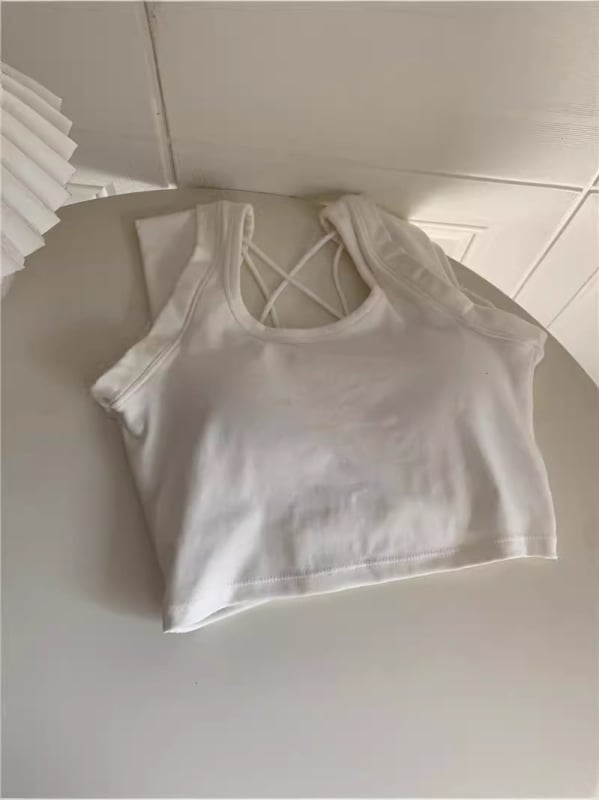 Ženski camisole s prekriženim leđima i otvorenim leđima, pamuk 95%+, uski kroj, vrlo kratka duljina do 40 cm, Ljeto 2024
