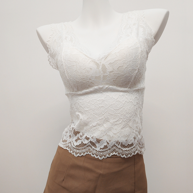 Top s čipkom na leđima, tanke naramenice, uski kroj, kratka duljina 40-50 cm, šifon materijal s 80-90% spandeksa