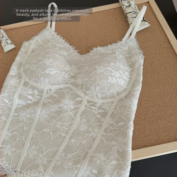 Moterų nėrinių camisole su V formos iškirpte, sling stilius, krūties pagalvėlė, nailono nėriniai, ultra plonas audinys 81–100 g/m²