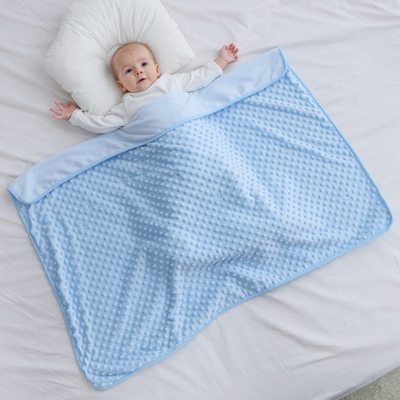 Zīdaiņu segu — viegls vasaras dizains ar mūsdienīgu minimālisma stilu; piemērots 1–3 un 3–6 gadu veciem bērniem; svars 3000 g+; materiāls: cits; sezona: pavasaris un rudens