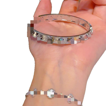 Brățară cu trifoi cu patru foi, margine cu mărgele și design gol, cu diamant, Jin Huiteng, 19 g (Material: Cupru; Brand: Jin Huiteng; Procesare: Diamant; Greutate: 19 g)