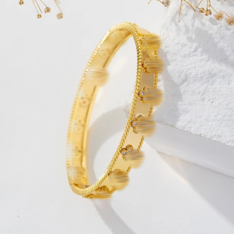 Brățară cu trifoi cu patru foi, margine cu mărgele și design gol, cu diamant, Jin Huiteng, 19 g (Material: Cupru; Brand: Jin Huiteng; Procesare: Diamant; Greutate: 19 g)