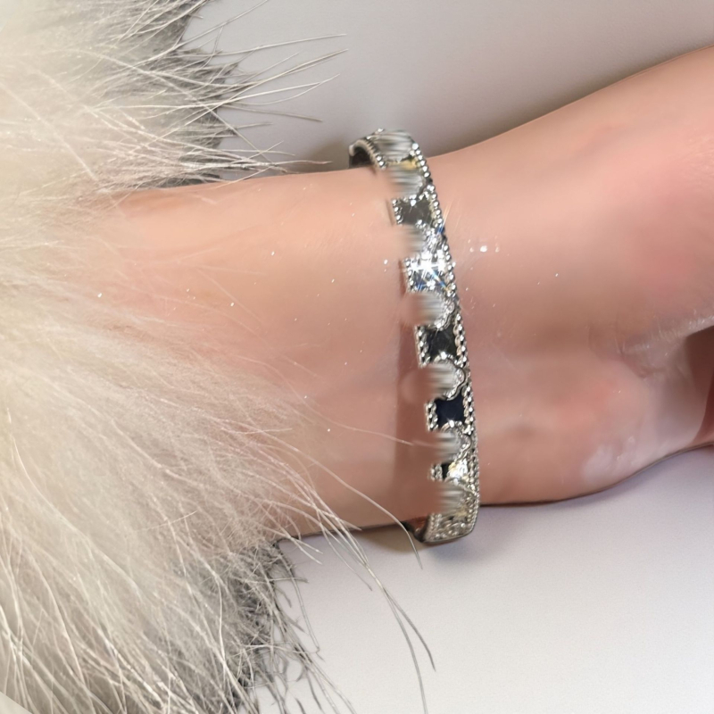 Brățară cu trifoi cu patru foi, margine cu mărgele și design gol, cu diamant, Jin Huiteng, 19 g (Material: Cupru; Brand: Jin Huiteng; Procesare: Diamant; Greutate: 19 g)