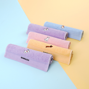 Dječji ručnik od pamuka, mekan i upijajući, s izvezenim crtanim štenetom, 16s konac