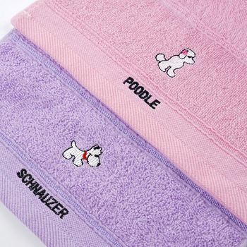 Dječji ručnik od pamuka, mekan i upijajući, s izvezenim crtanim štenetom, 16s konac