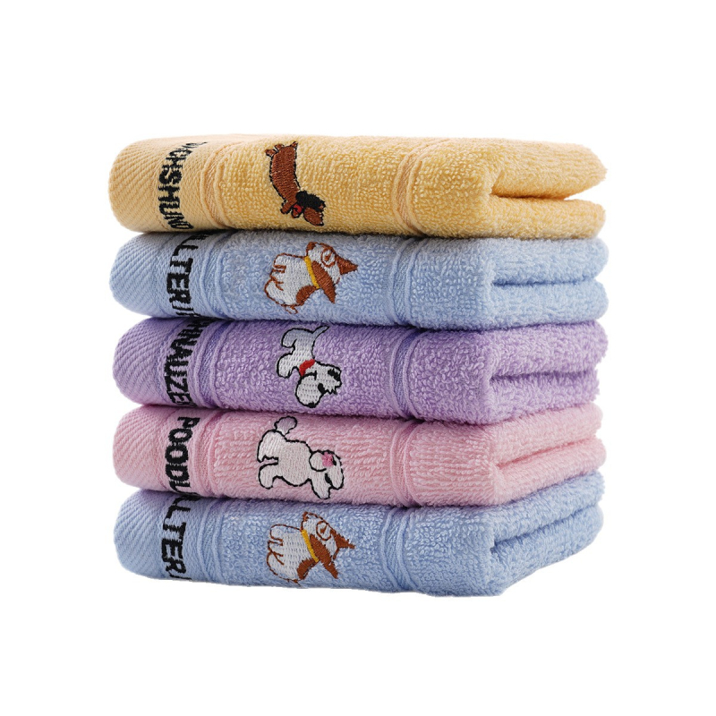 Dječji ručnik od pamuka, mekan i upijajući, s izvezenim crtanim štenetom, 16s konac