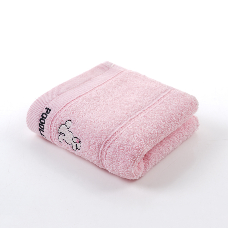 Dječji ručnik od pamuka, mekan i upijajući, s izvezenim crtanim štenetom, 16s konac