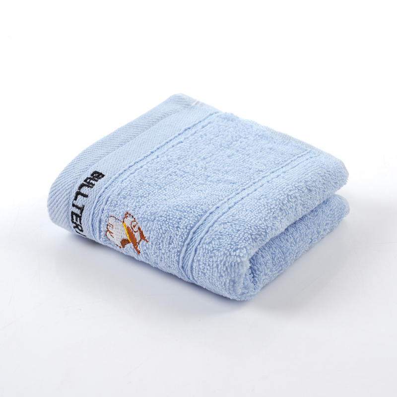 Dječji ručnik od pamuka, mekan i upijajući, s izvezenim crtanim štenetom, 16s konac