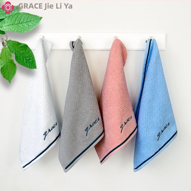 Βαμβακερή τετράγωνη πετσέτα προσώπου, μαλακή και απορροφητική, 100% βαμβάκι; βάρος περίπου 40 g; απορροφητικότητα 5–10 s; νήμα: stranded νήμα; ραφή: περιμετρικός ράψιμος