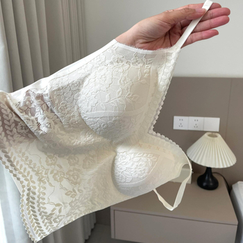 Nėrinių camisolis su įmontuotais krūties įdėklais, V-formos iškirptė, gražus nugaros dizainas, nailono/spandekso audinys, siauras kirpimas