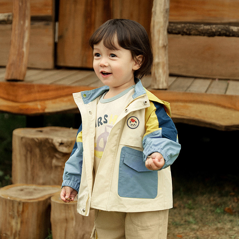 Bērnu kapucēta vējjaka, unisex, kardigāna stila jaka, poliester ar kokvilnas oderi, abstrakts raksts, vidējā garuma, pavasaris–rudens 2025