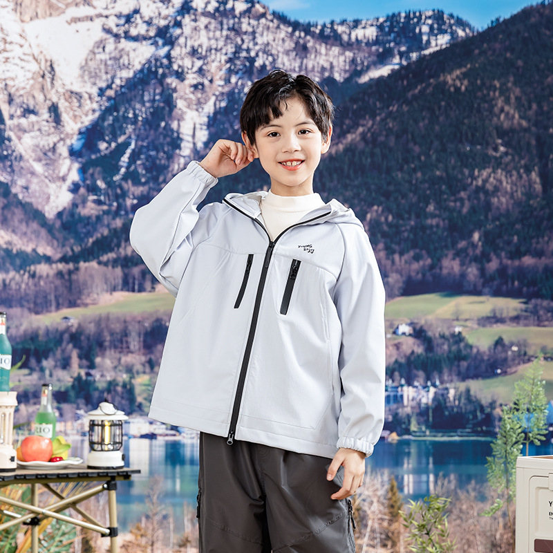 Bērnu ārējā jaka ar kapuci: ūdensizturība 5000 mm, pretvēja, 100% poliesters, oderes poliesters, vecuma grupa 7–12 gadi