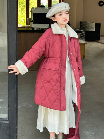 Dječji kaput s flis podstavom, srednja duljina, ovratnik s reverom, dugi rukavi, jednostruko zatvaranje, poliester tkanina