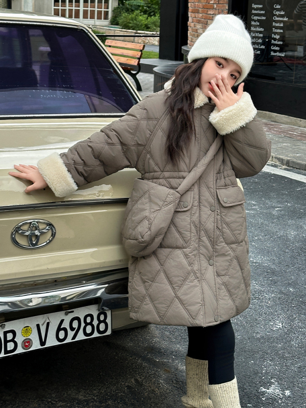 Dječji kaput s flis podstavom, srednja duljina, ovratnik s reverom, dugi rukavi, jednostruko zatvaranje, poliester tkanina