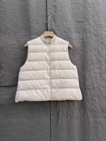Lagani ženski down vest sa stojećim ovratnikom, kratka, jesen-zima 2025, bez rukava, bijelo patkino perje