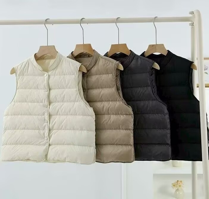 Lagani ženski down vest sa stojećim ovratnikom, kratka, jesen-zima 2025, bez rukava, bijelo patkino perje