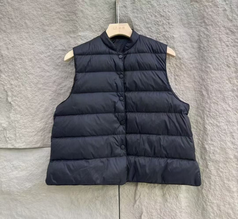 Lagani ženski down vest sa stojećim ovratnikom, kratka, jesen-zima 2025, bez rukava, bijelo patkino perje
