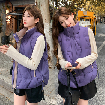 Ženski prsluk s punom od perja i pamuka, kapuljača, prednji zatvarač, vanjski poliester, duljina 50–65 cm