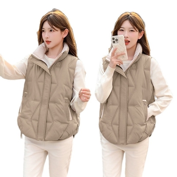 Ženski prsluk s punom od perja i pamuka, kapuljača, prednji zatvarač, vanjski poliester, duljina 50–65 cm