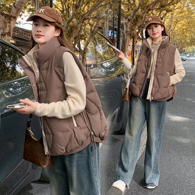 Ženski prsluk s punom od perja i pamuka, kapuljača, prednji zatvarač, vanjski poliester, duljina 50–65 cm