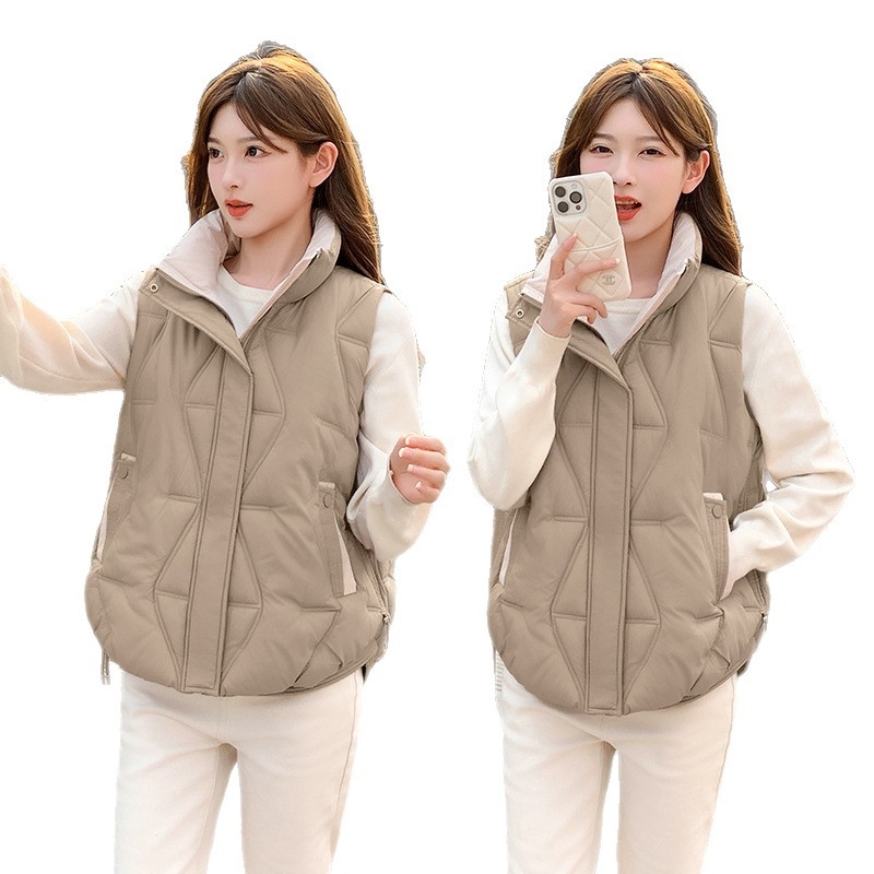 Ženski prsluk s punom od perja i pamuka, kapuljača, prednji zatvarač, vanjski poliester, duljina 50–65 cm