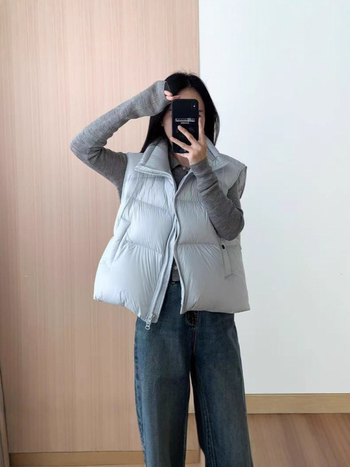 Ženska down vesta, slobodan kroj, stojeći ovratnik i zatvarač, perje bijele patke 86-90%, vanjski materijal od poliestera, zima 2025, casual korejsko-japanski stil