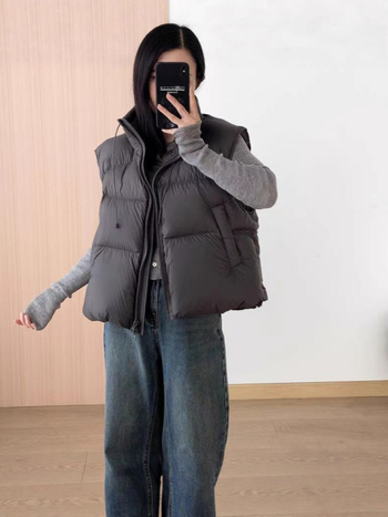 Ženska down vesta, slobodan kroj, stojeći ovratnik i zatvarač, perje bijele patke 86-90%, vanjski materijal od poliestera, zima 2025, casual korejsko-japanski stil