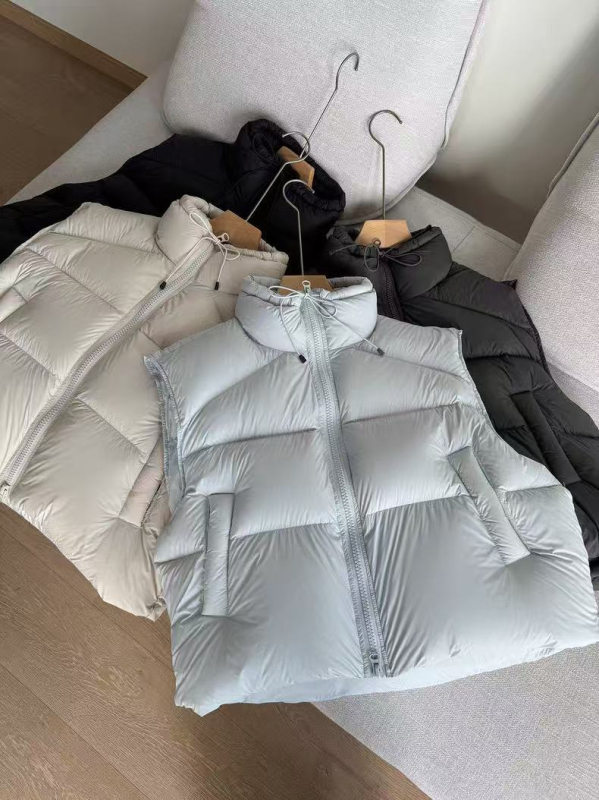 Ženska down vesta, slobodan kroj, stojeći ovratnik i zatvarač, perje bijele patke 86-90%, vanjski materijal od poliestera, zima 2025, casual korejsko-japanski stil