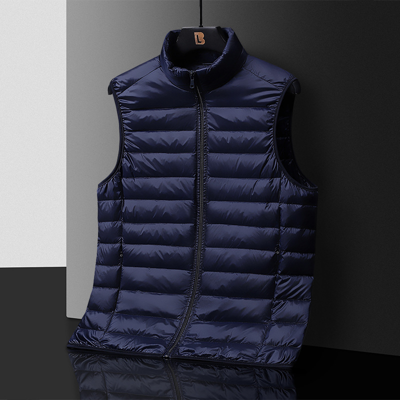 Vīriešu viegls pūka prslēgs – bez piedurknēm, augsta apkakle, rāvējslēdzējs, pildījums: pīļu pūka, ārējais materiāls: poliesters, iekšējā odas: poliester, ziemai